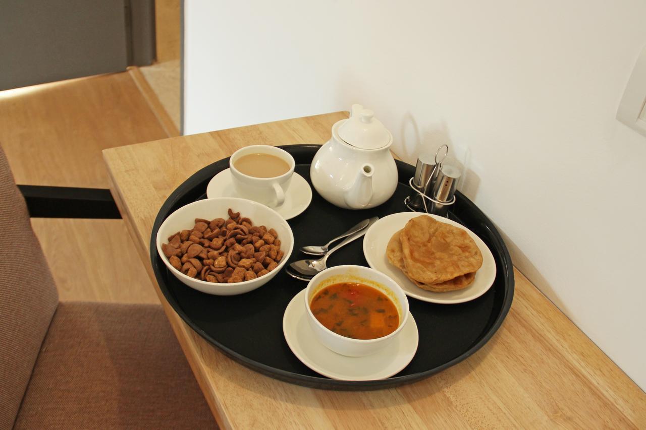 Oyo 1427 Hotel Malhar Haveli โนอิดา ภายนอก รูปภาพ